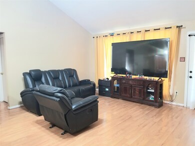 9406 Coast Bridge St, Houston, TX 77075 - photo 6