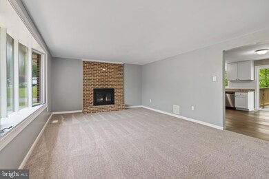 113 Sharon Rd, Enola, PA 17025 - photo 5
