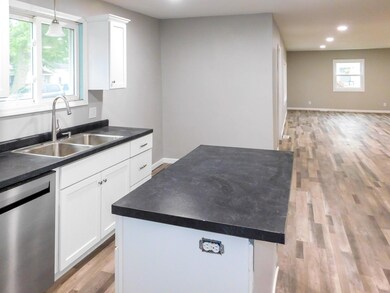 828 W Washington St, Bluffton, IN 46714 - photo 4