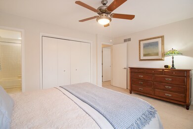 637 Windham Ln, Naperville, IL 60563 - photo 6