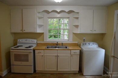 819 Charlotte Ave, Statesville, NC 28677 - photo 6