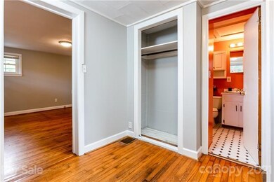 Working from home is easy with 2 flex spaces to suit your needs.