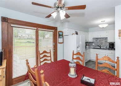 2533 W 56th St, Davenport, IA 52806 - photo 7