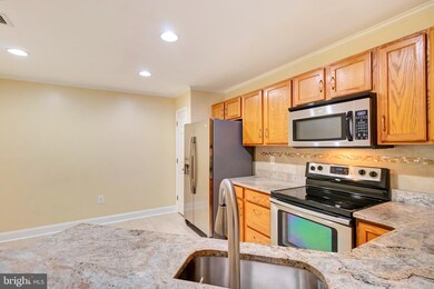 9193 Cardinal Forest Ln unit 11, Lorton, VA 22079 - photo 5