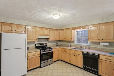 8 Glenn Dr, Maynard, MA 01754 - photo 5