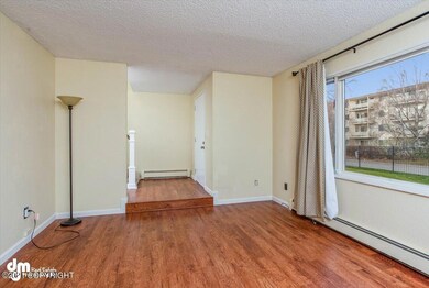 04-Living Room_2845-FULL
