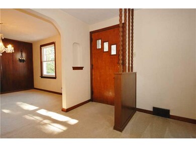 Entry/Foyer.