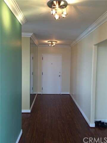 Entry Hall..great for your art display!