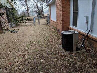 1012 W Linden St unit LEFT SIDE, Rogers, AR 72756 - photo 5