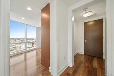 5 Renaissance Square unit 21E, White Plains, NY 10601 - photo 4