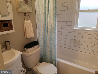 6968 Fairfax Dr, Arlington, VA 22213 - photo 7