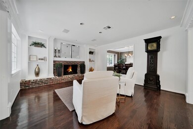 12406 Woodthorpe Ln, Houston, TX 77024 - photo 3