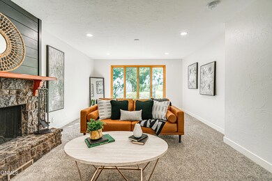 903CrescentLn_0037