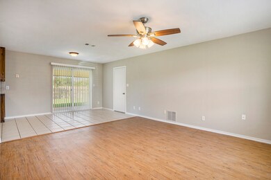 826 Meadowlark Cir, Granbury, TX 76049 - photo 5