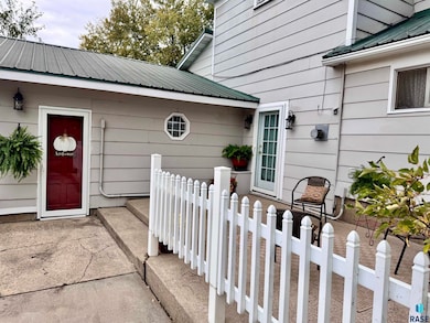 319 N Broadway St, Canton, SD 57013 - photo 4