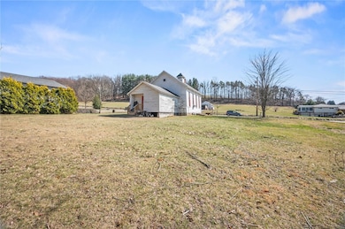 1677 Shady Plain Rd, Apollo, PA 15613 - photo 3