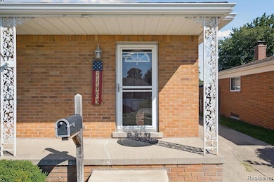 11483 Newbern Dr, Warren, MI 48093 - photo 4