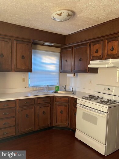 1643 Pennington Rd unit 2ND FLOOR, Ewing, NJ 08618 - photo 4