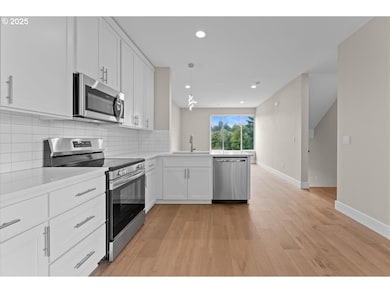 9818 SW 34th Place, Portland, OR 97219 - photo 4