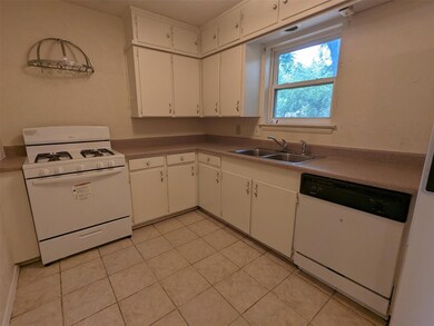 512 Cullum Ave, Hurst, TX 76053 - photo 6