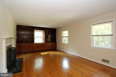 1014 Dalebrook Dr, Alexandria, VA 22308 - photo 7