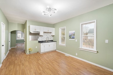 8524 S Buffalo Ave, Chicago, IL 60617 - photo 4