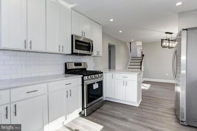 405 Saint Margarets Dr, Capitol Heights, MD 20743 - photo 4