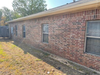 949 Sylvia St, Weatherford, TX 76086 - photo 4