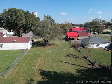 216 S Locust St, Nowata, OK 74048 - photo 4