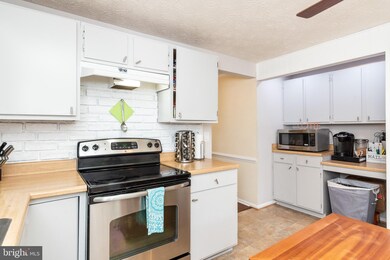 9127 Satyr Hill Rd, Parkville, MD 21234 - photo 3