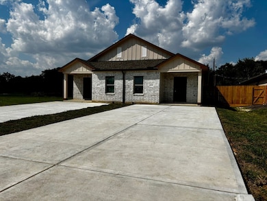 7745 Swiftwater Ln unit A, Houston, TX 77075 - photo 2