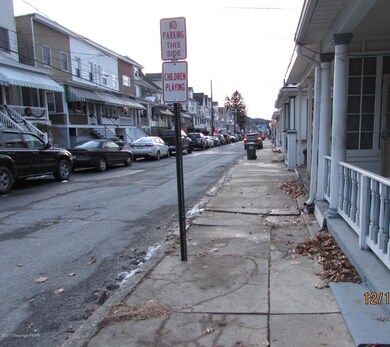 645 Arlington St, Tamaqua, PA 18252 - photo 2