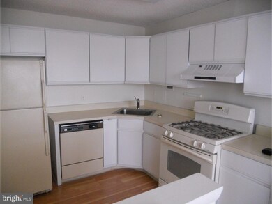 Radnor House unit 120, Bryn Mawr, PA 19010 - photo 2
