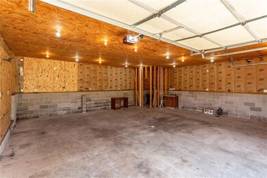 911 E 8th St S, Newton, IA 50208 - photo 6