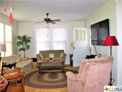 632 E Cedar St, Seguin, TX 78155 - photo 2