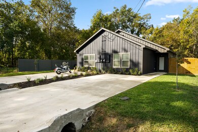7205 Tippett St unit B, Houston, TX 77088 - photo 2