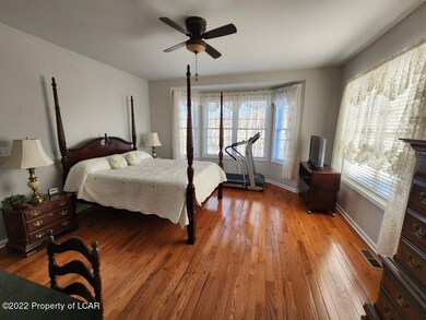 54 Green Briar Dr, Dallas, PA 18612 - photo 7