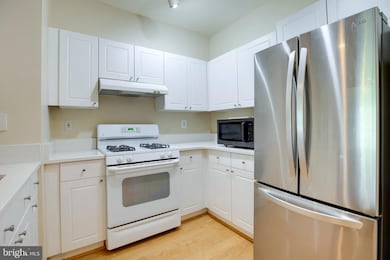 11352 Aristotle Dr unit 7-108, Fairfax, VA 22030 - photo 6