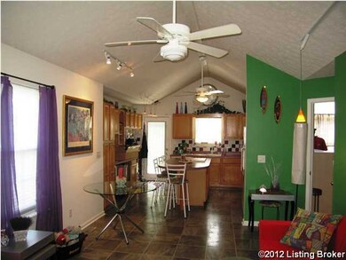 5818 Lake Erie Dr, Louisville, KY 40291 - photo 3