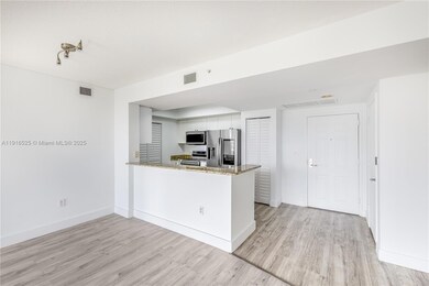 19501 W Country Club Dr unit 515, Aventura, FL 33180 - photo 3