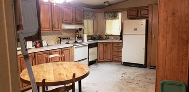dining area towards kitchen