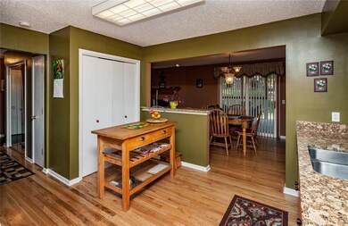 5217 Aspen Dr, West Des Moines, IA 50265 - photo 4