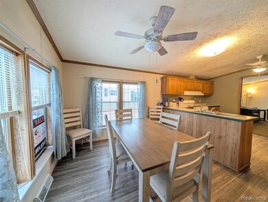 57 Ashley Cir, Swartz Creek, MI 48473 - photo 4