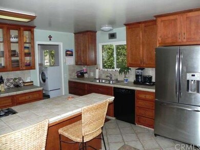 LARGE OPEN REMODELED KITCHEN