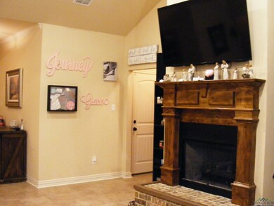 1604 Birch Ln, Kilgore, TX 75662 - photo 2