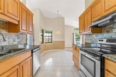 Kitchen w/ breakfast nook