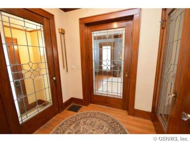 Foyer Exquisitely crafted glass doors