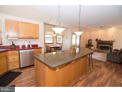 102 Abbey Dr, Royersford, PA 19468 - photo 4