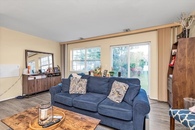 1027 Jerusalem Ave unit 121, Uniondale, NY 11553 - photo 4