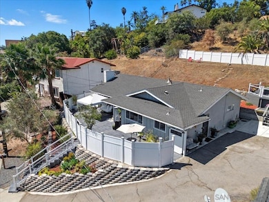 137 Bellerive Ct, Vista, CA 92084 - photo 2